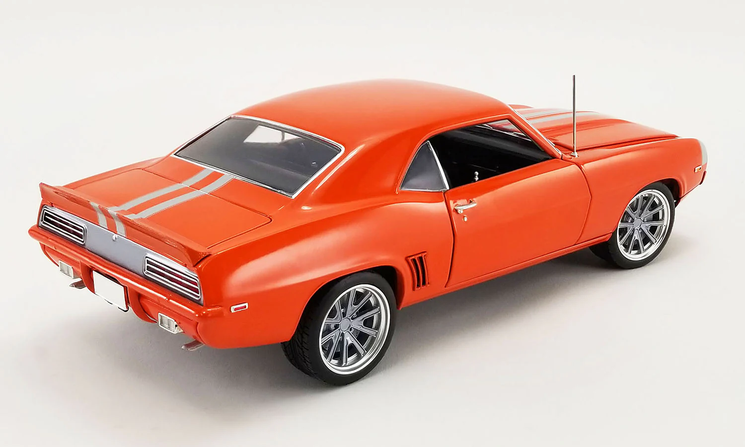 Acme 1969 Chevrolet Camaro Restomod Hugger Orange 1:18 - Image 2
