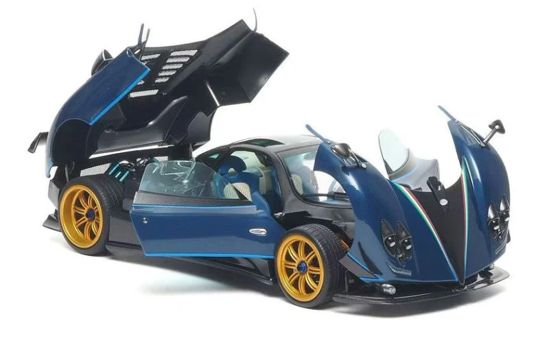 Almost Real 2011 Pagani Zonda Tricolore Blue & Black Carbon 1:18 - Image 4