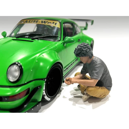 American Diorama - Figures - RWB Legend Akira Nakai-San Sitting Figure 1:18 - Image 4