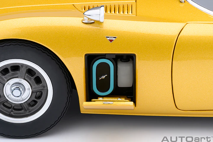 AUTOart 1967 Toyota 2000GT (Upgraded Version) Gold 1:18 - Image 14