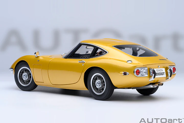 AUTOart 1967 Toyota 2000GT (Upgraded Version) Gold 1:18 - Image 2