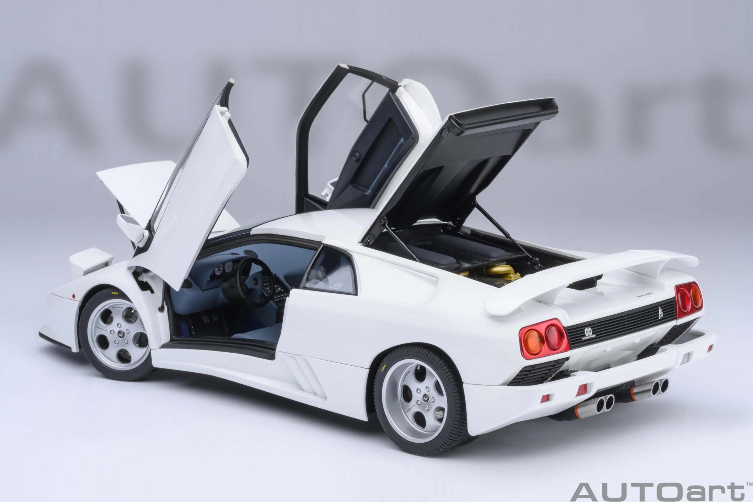 AUTOart 1995 Lamborghini Diablo SE30 Jota Impact White 1:18 - Image 18
