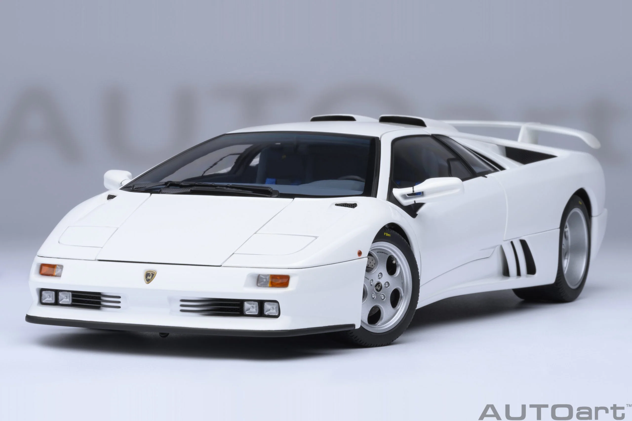AUTOart 1995 Lamborghini Diablo SE30 Jota Impact White 1:18 - Image 20