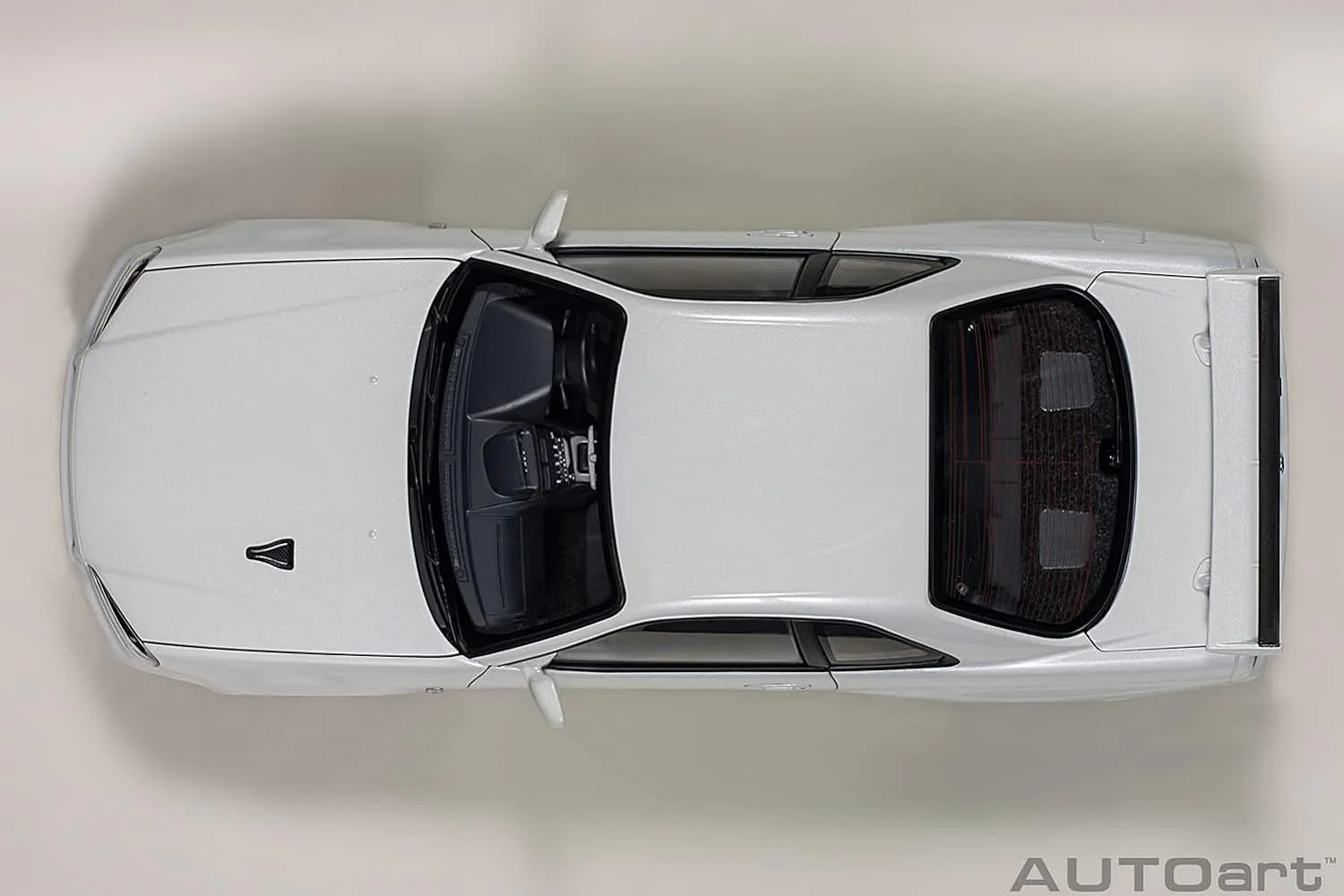 AUTOart 2001 Nissan Skyline GT-R (R34) V-Spec II White Pearl 1:18 - Image 5