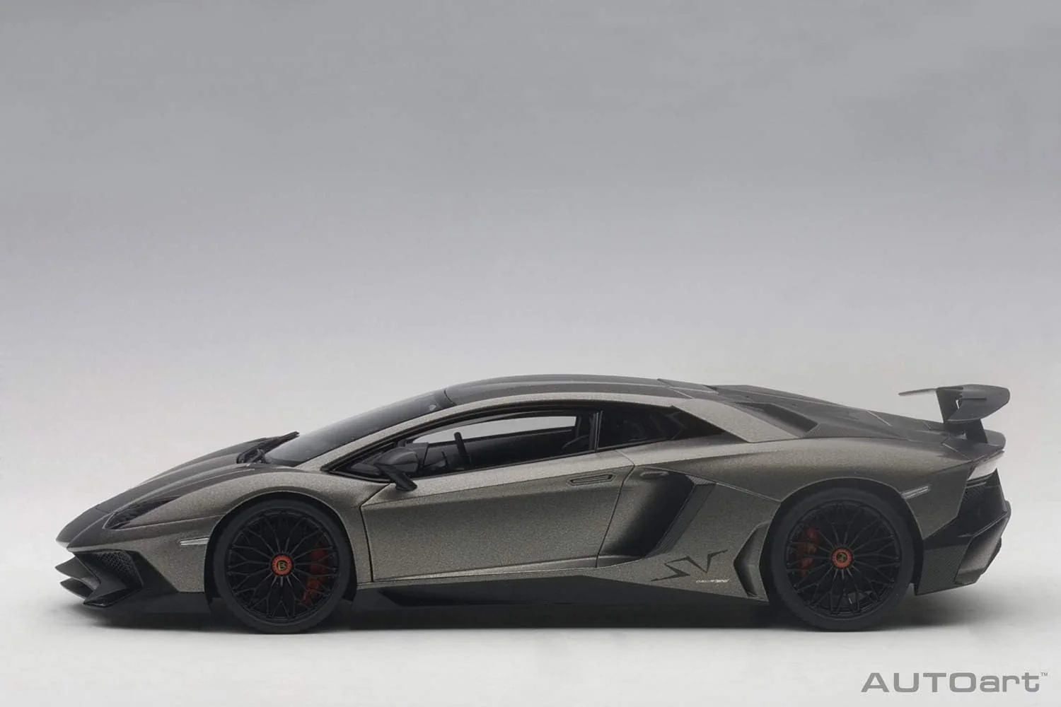 AUTOart 2015 Lamborghini Aventador LP750-4SV Titanium Matte Grey 1:18 - Image 6