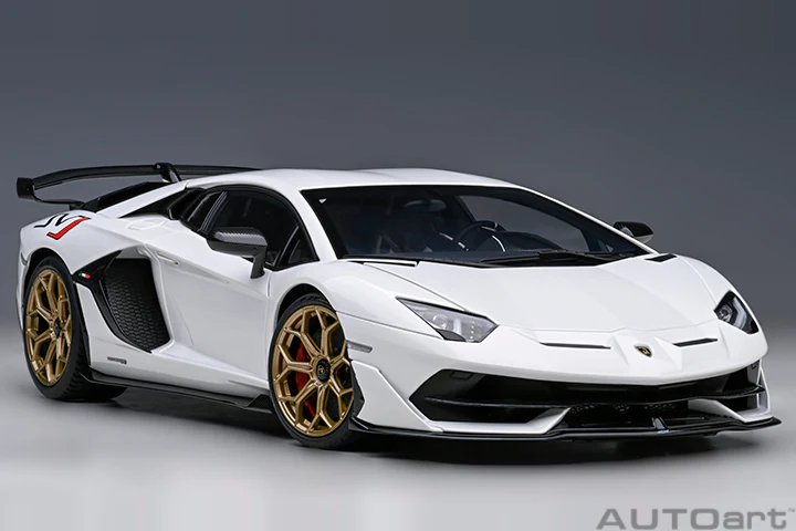 AUTOart 2016 Lamborghini Aventador SVJ Bianco Asopo (Pearl White) 1:18 - Image 15