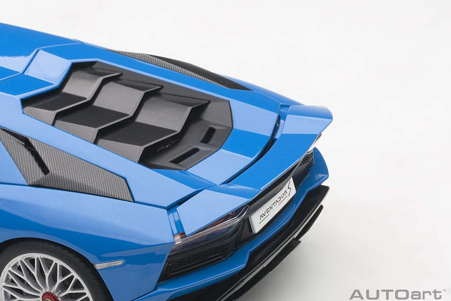 AUTOart 2017 Lamborghini Aventador S Blue Nila 1:18 - Image 5