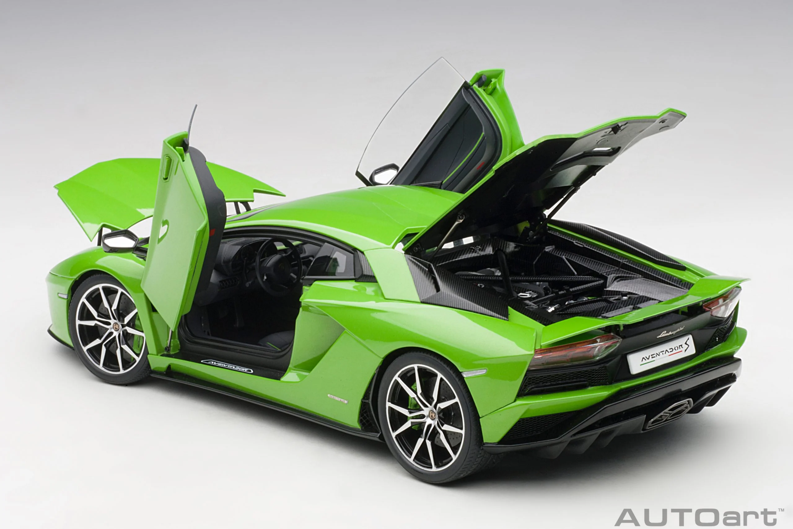 AUTOart 2017 Lamborghini Aventador S Verde Mantis (Pearl Green) 1:18 - Image 15