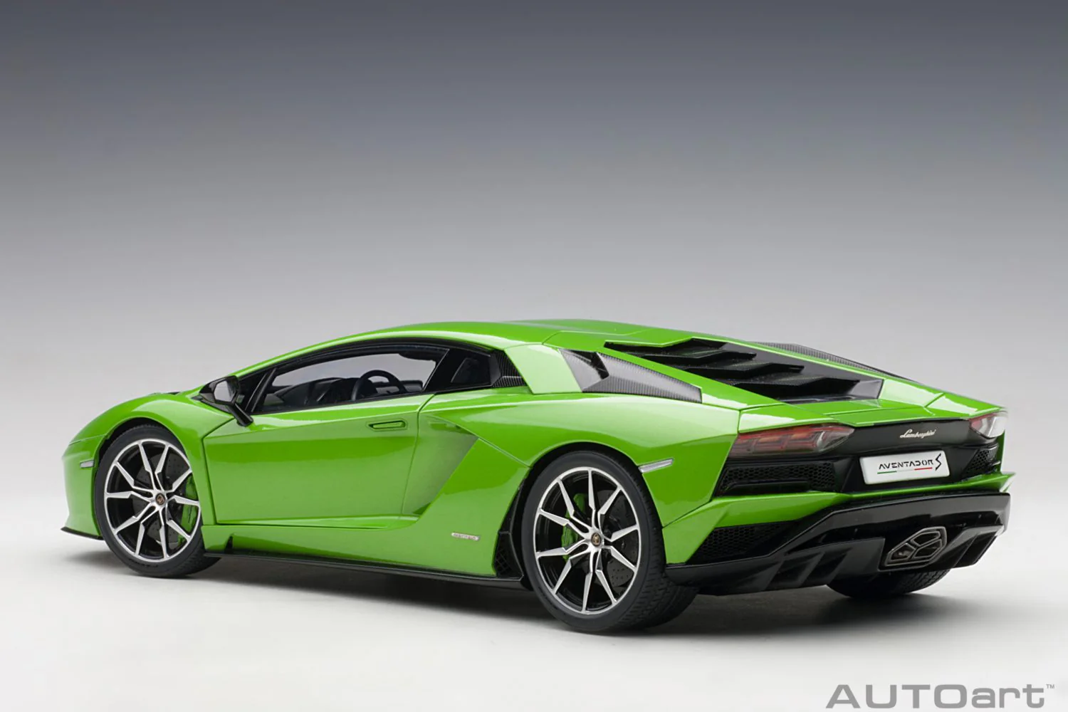AUTOart 2017 Lamborghini Aventador S Verde Mantis (Pearl Green) 1:18 - Image 2