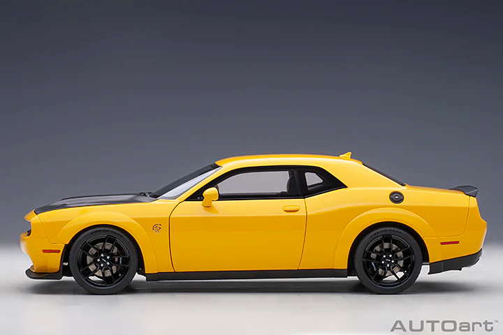 AUTOart 2018 Dodge Challenger SRT Hellcat Widebody Yellow Jacket w/ Satin Black Hood 1:18 - Image 3