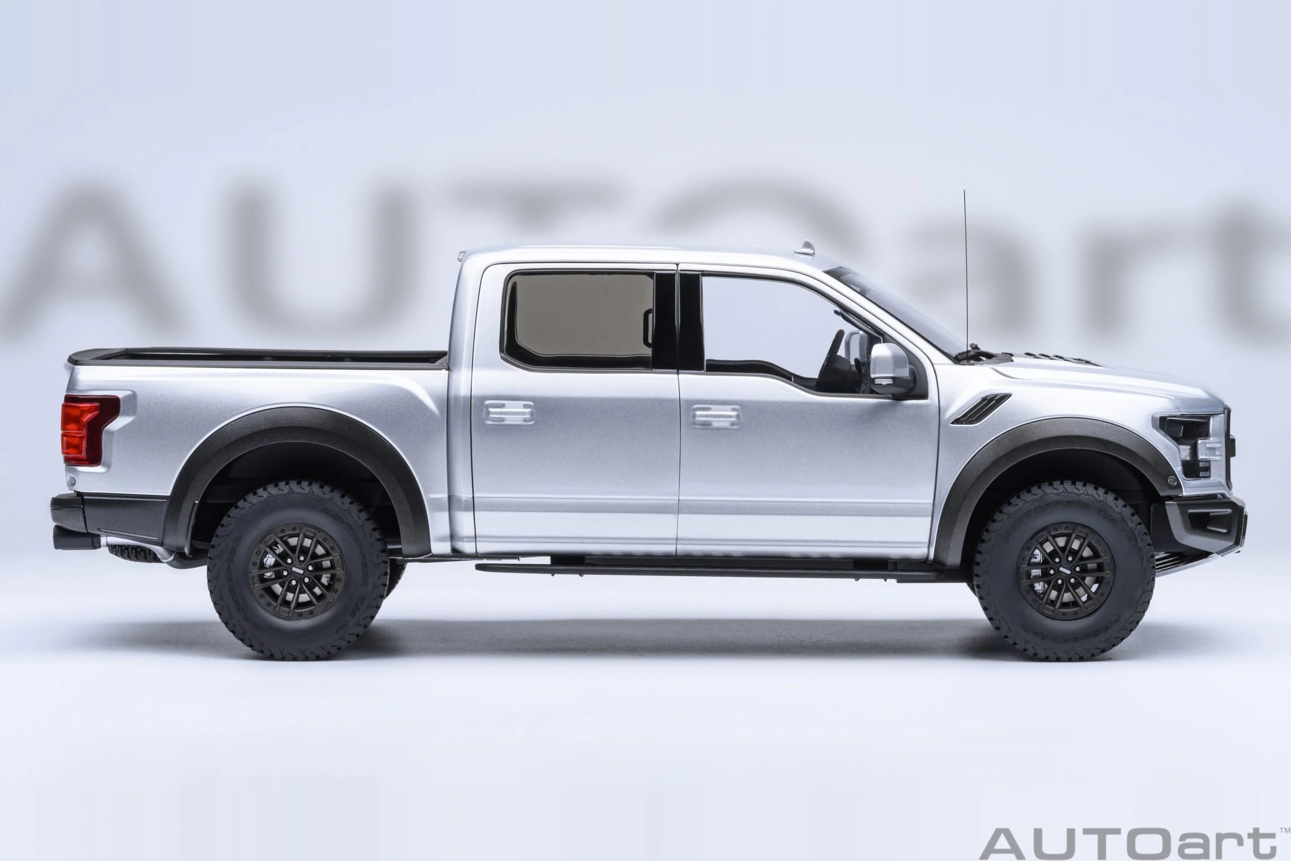 AUTOart 2019 Ford F-150 Raptor Supercrew Ingot Silver 1:18 - Image 4