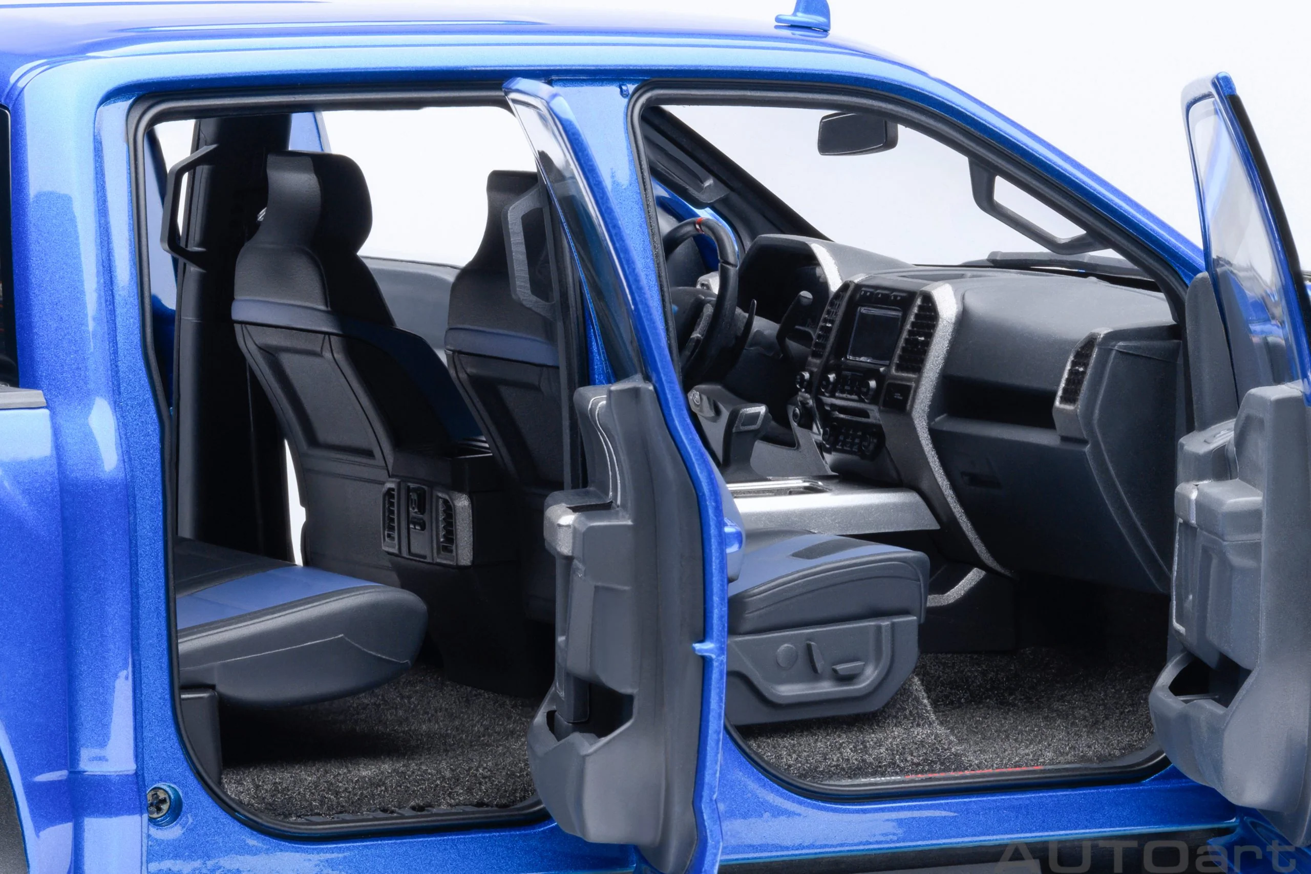 AUTOart 2019 Ford F-150 Raptor Supercrew Velocity Blue 1:18 - Image 10