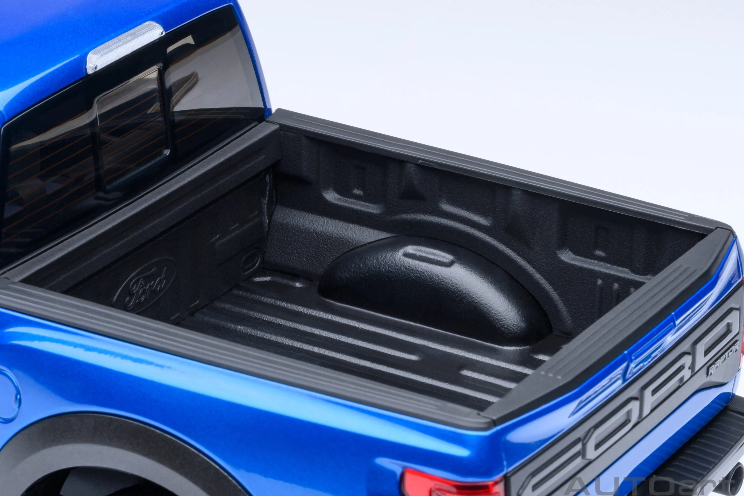 AUTOart 2019 Ford F-150 Raptor Supercrew Velocity Blue 1:18 - Image 13