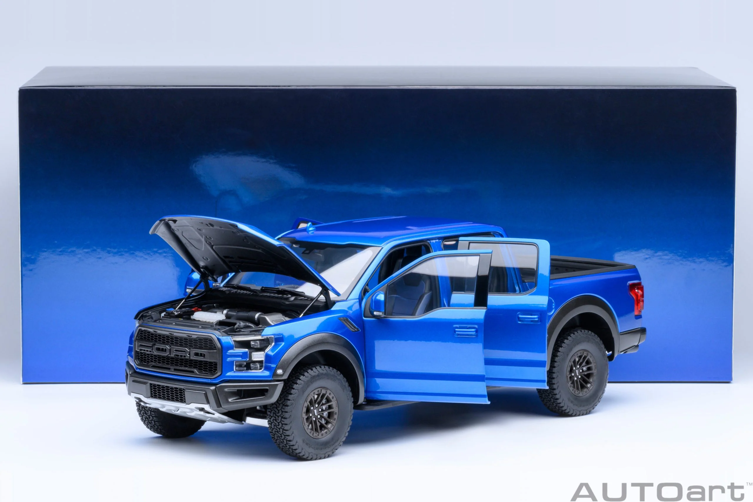 AUTOart 2019 Ford F-150 Raptor Supercrew Velocity Blue 1:18 - Image 16