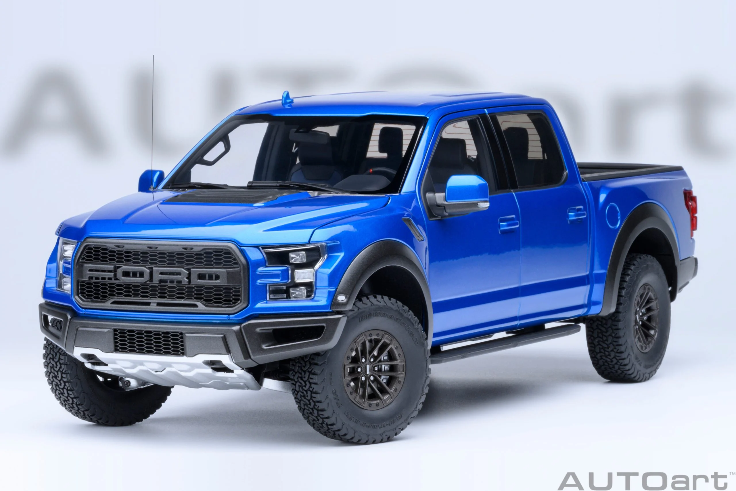 AUTOart 2019 Ford F-150 Raptor Supercrew Velocity Blue 1:18 - Image 2