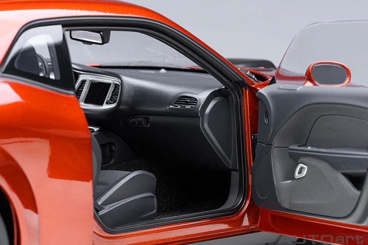 AUTOart 2022 Dodge Challenger R/T Scat Pack Widebody Sinamon Stick 1:18 - Image 10