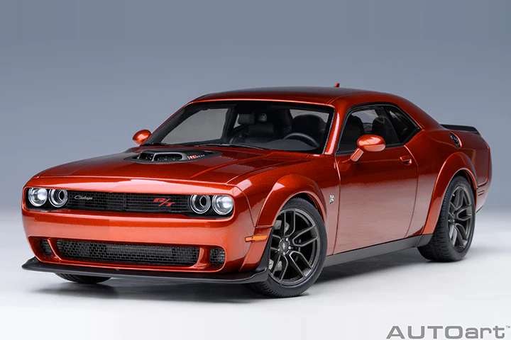 AUTOart 2022 Dodge Challenger R/T Scat Pack Widebody Sinamon Stick 1:18 - Image 17