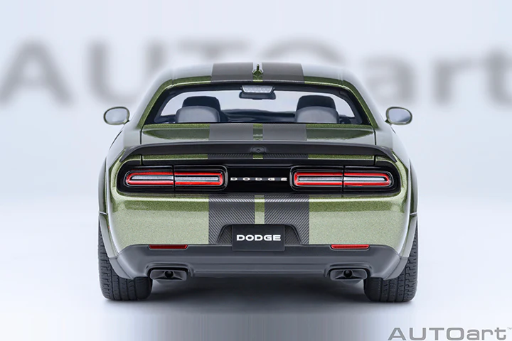 AUTOart 2022 Dodge Challenger SRT Jailbreak F8 Green 1:18 - Image 6