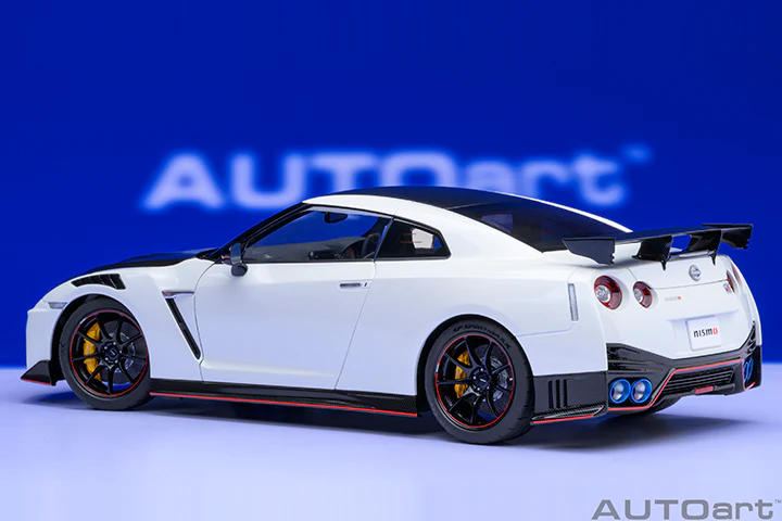 AUTOart 2022 Nissan Skyline GT-R (R35) Nismo Special Edition Brilliant White Pearl 1:18 - Image 4