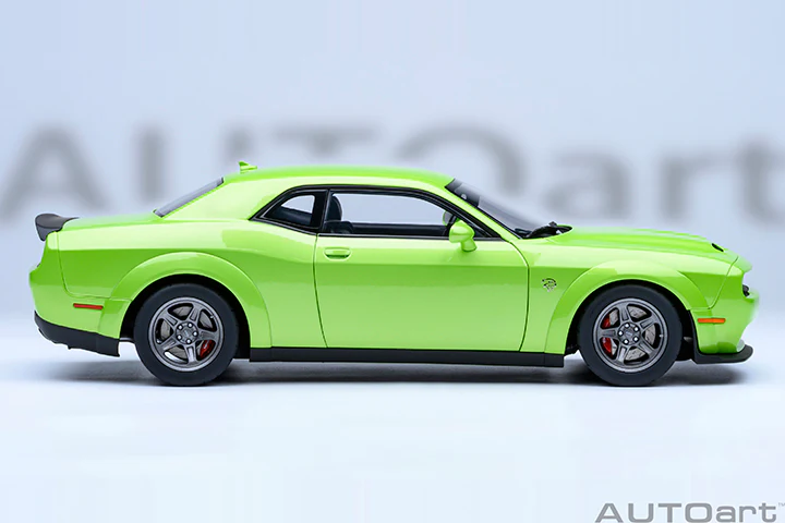 AUTOart 2023 Dodge Challenger SRT Super Stock Sublime Green 1:18 - Image 4