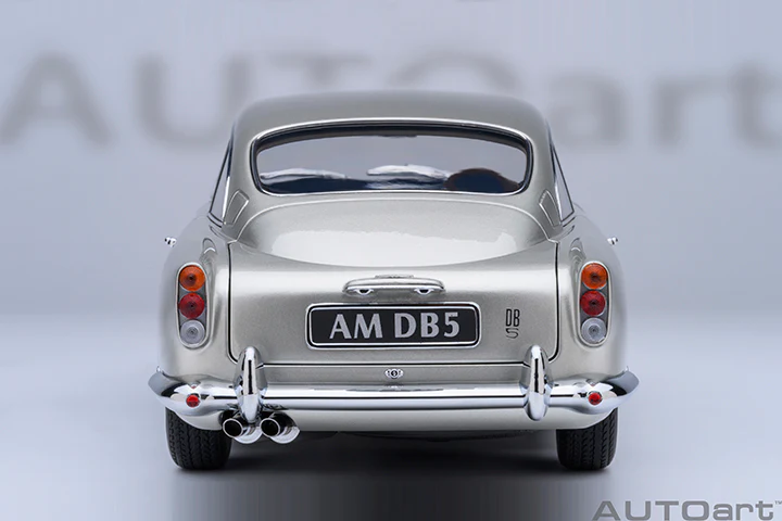 AUTOart Aston Martin DB5 Birch Silver 1:18 - Image 6