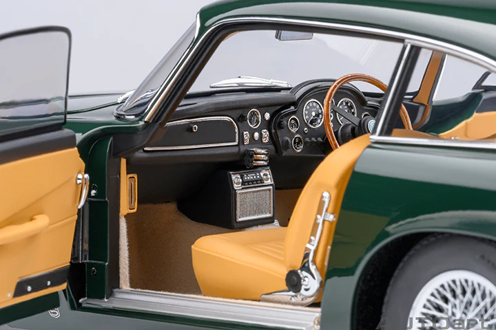 AUTOart Aston Martin DB5 British Racing Green 1:18 - Image 9