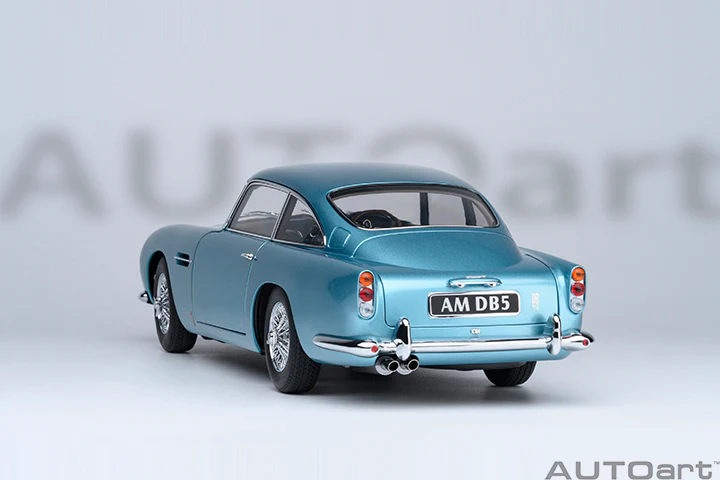 AUTOart Aston Martin DB5 Caribbean Pearl Blue 1:18 - Image 21