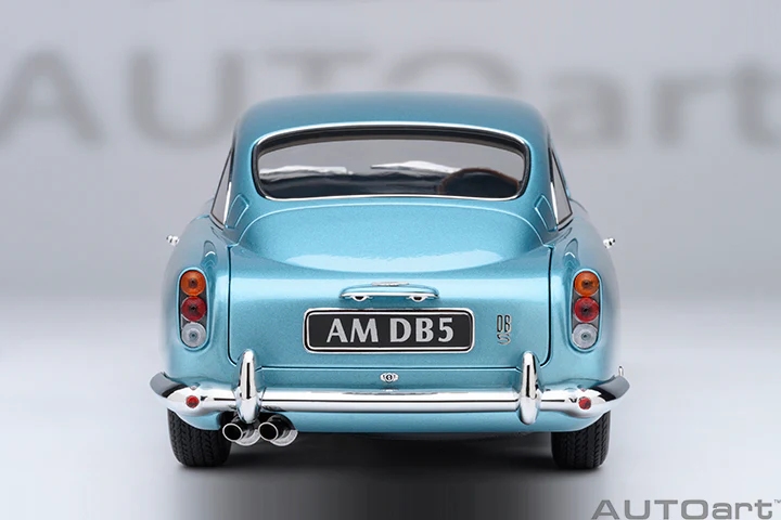 AUTOart Aston Martin DB5 Caribbean Pearl Blue 1:18 - Image 6