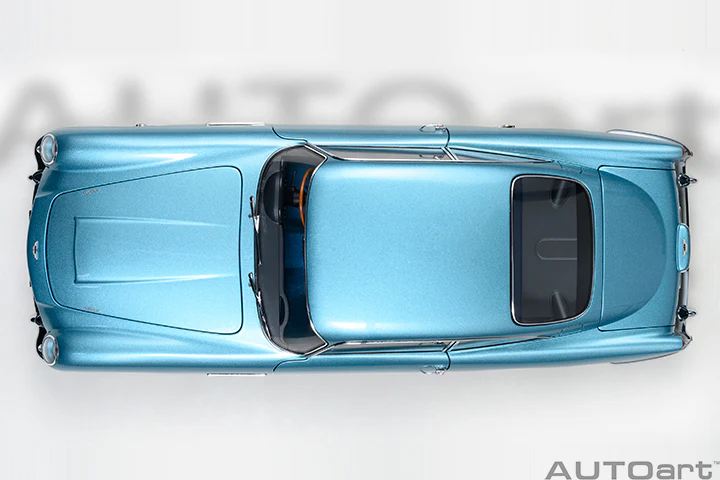 AUTOart Aston Martin DB5 Caribbean Pearl Blue 1:18 - Image 7