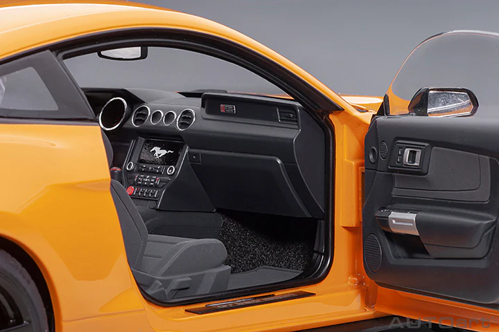 AUTOart Ford Shelby Mustang GT500 Cyber Orange 1:18 - Image 8