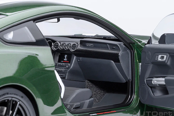 AUTOart Ford Shelby Mustang GT500 Eruption Green 1:18 - Image 10
