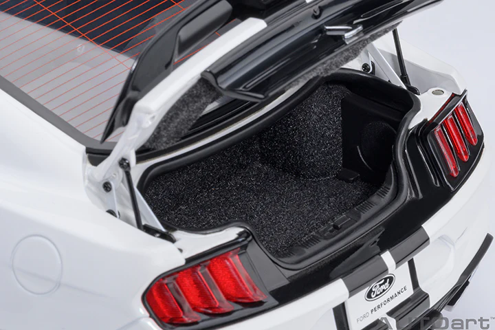 AUTOart Ford Shelby Mustang GT500 Oxford White 1:18 - Image 14