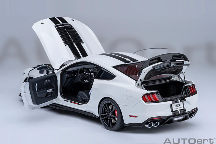 AUTOart Ford Shelby Mustang GT500 Oxford White 1:18 - Image 17
