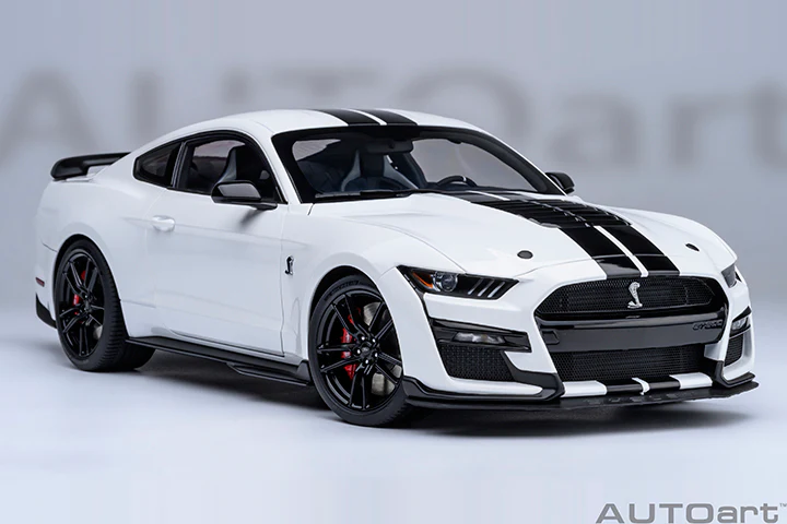 AUTOart Ford Shelby Mustang GT500 Oxford White 1:18 - Image 18