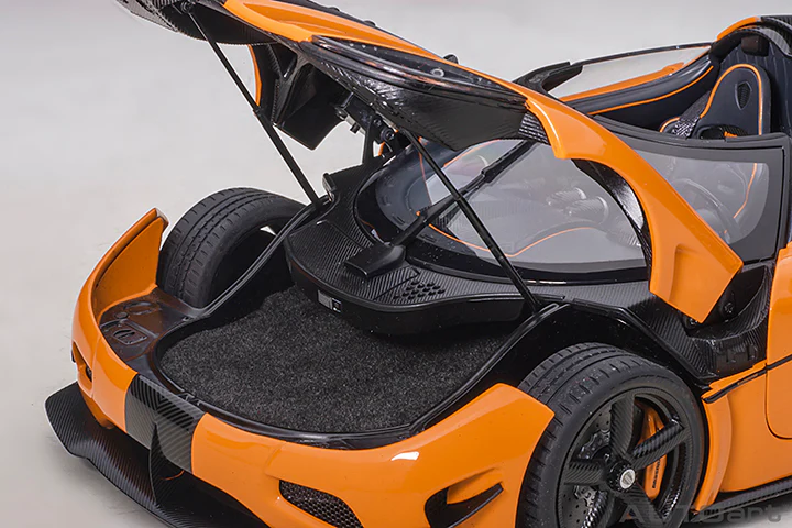 AUTOart Koenigsegg Agera RS Spyder Cone Orange & Carbon Black 1:18 - Image 11