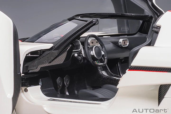 AUTOart Koenigsegg Regera White w/ Carbon Black and Red Accents 1:18 - Image 8