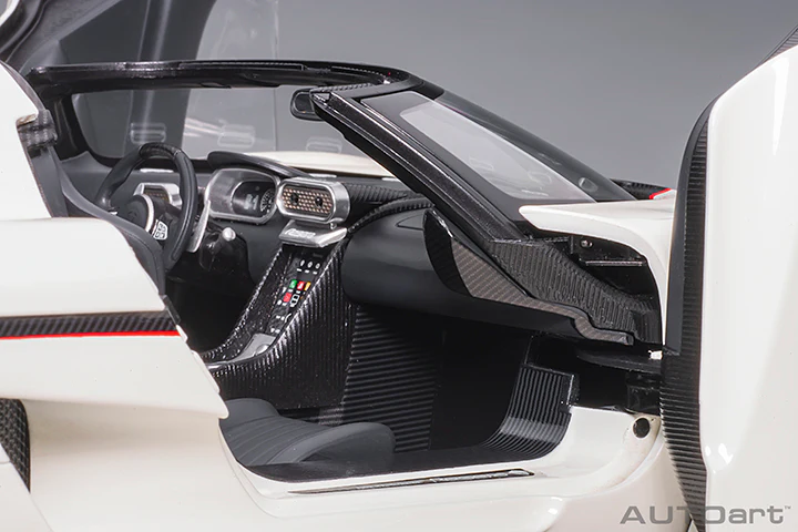 AUTOart Koenigsegg Regera White w/ Carbon Black and Red Accents 1:18 - Image 9
