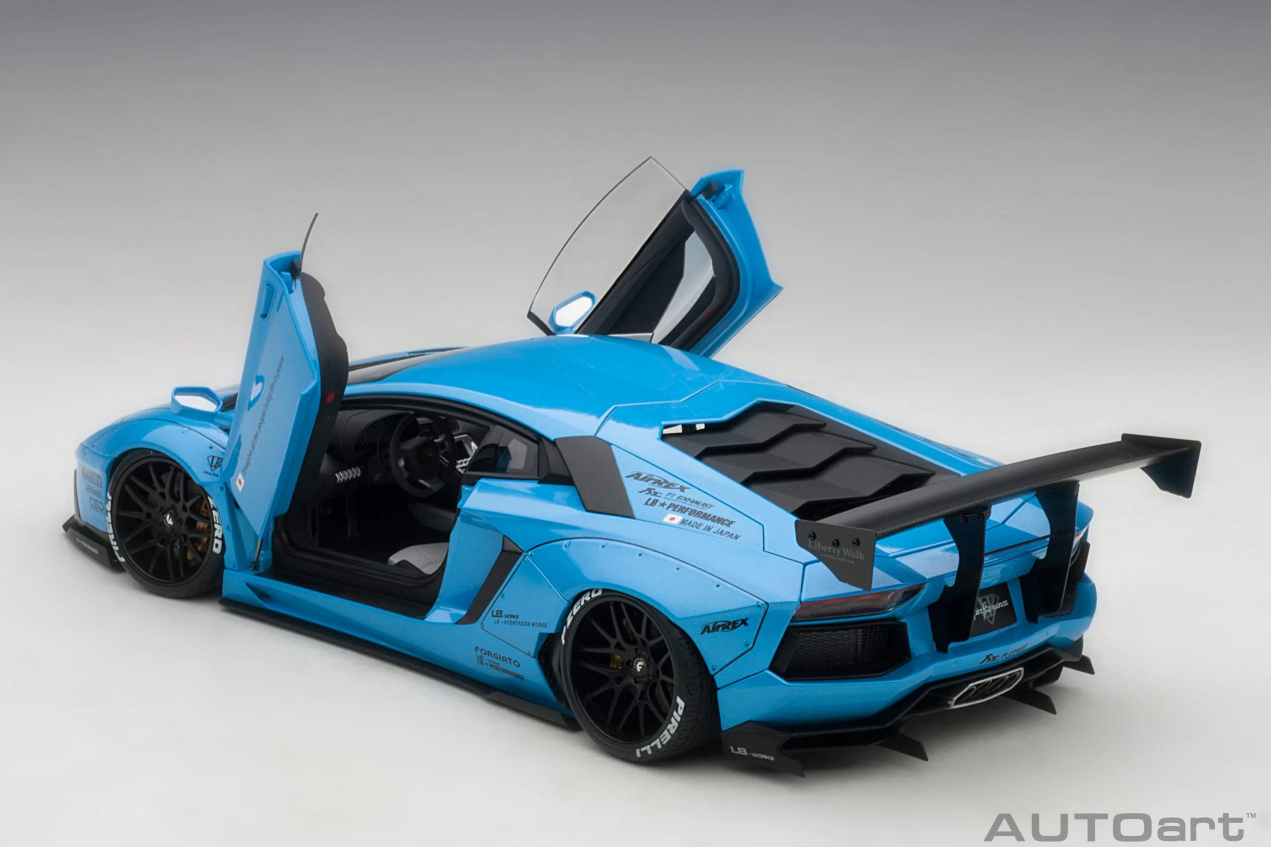 AUTOart Lamborghini Aventador LB Works Metallic Sky Blue 1:18 - Image 11