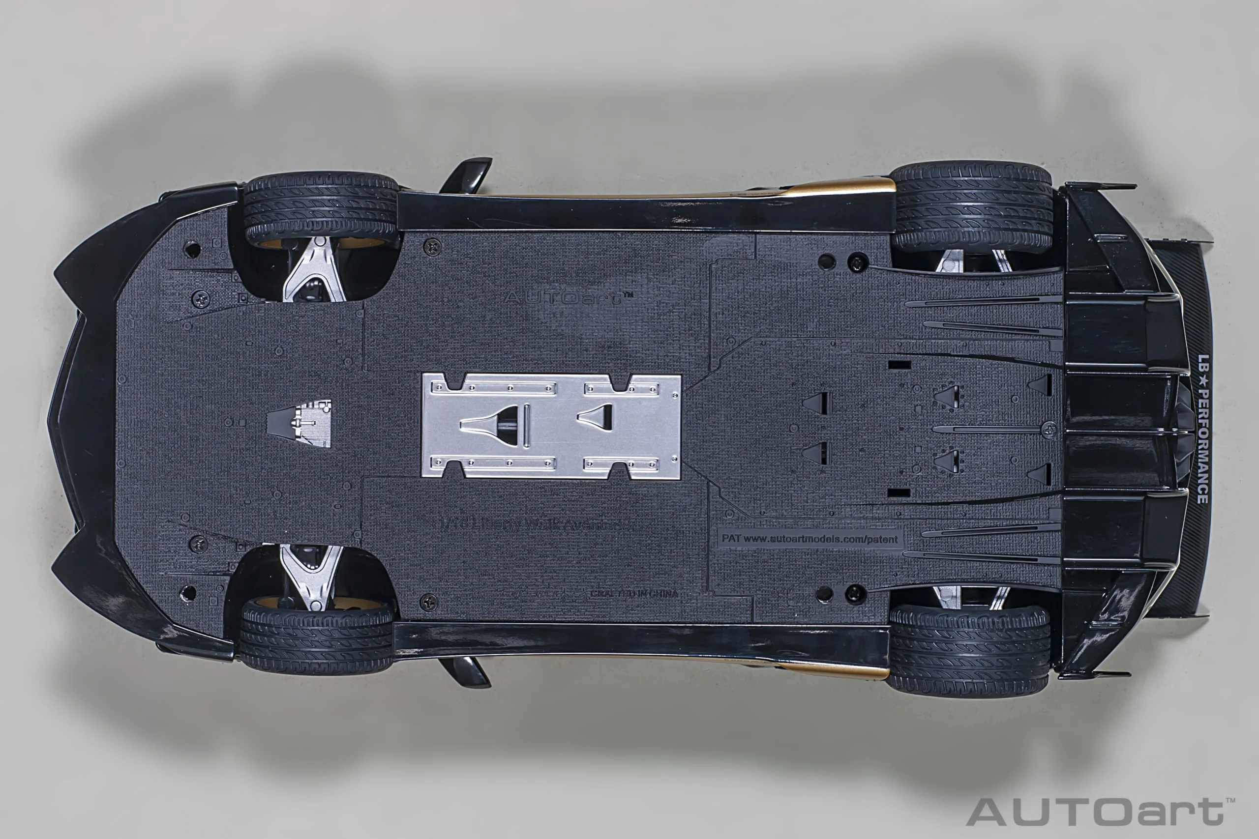 AUTOart Lamborghini Aventador Liberty Walk LB-Works, Limited Edition, Black w/ Gold 1:18 - Image 8