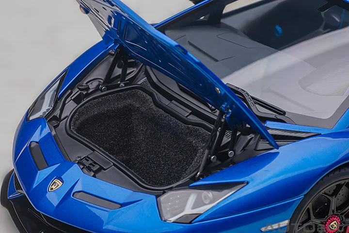 AUTOart Lamborghini Aventador SVJ Blu Nethuns (Metallic Blue) 1:18 - Image 11