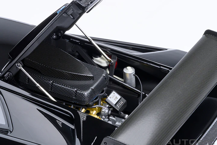 AUTOart Lamborghini Diablo GTR Deep Black 1:18 - Image 13