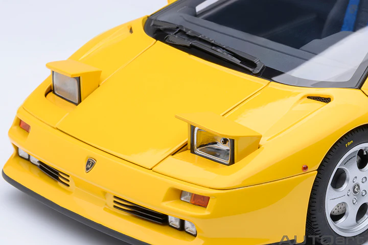 AUTOart 1995 Lamborghini Diablo SE30 Jota Superfly Yellow 1:18 - Image 12