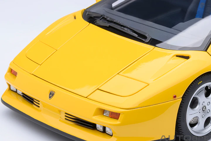 AUTOart 1995 Lamborghini Diablo SE30 Jota Superfly Yellow 1:18 - Image 13