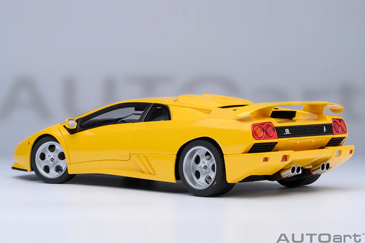 AUTOart 1995 Lamborghini Diablo SE30 Jota Superfly Yellow 1:18 - Image 2