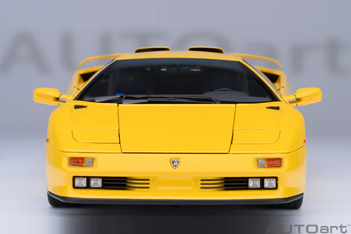 AUTOart 1995 Lamborghini Diablo SE30 Jota Superfly Yellow 1:18 - Image 5