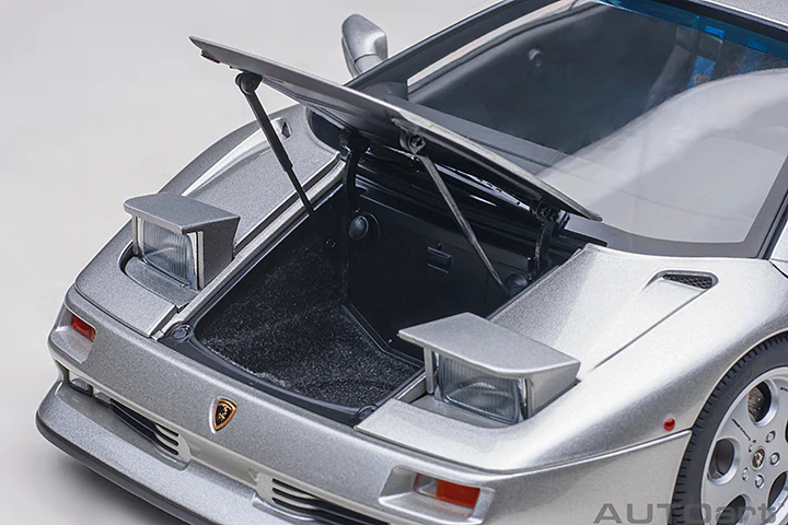 AUTOart 1995 Lamborghini Diablo SE30 Jota Titanio Silver 1:18 - Image 11