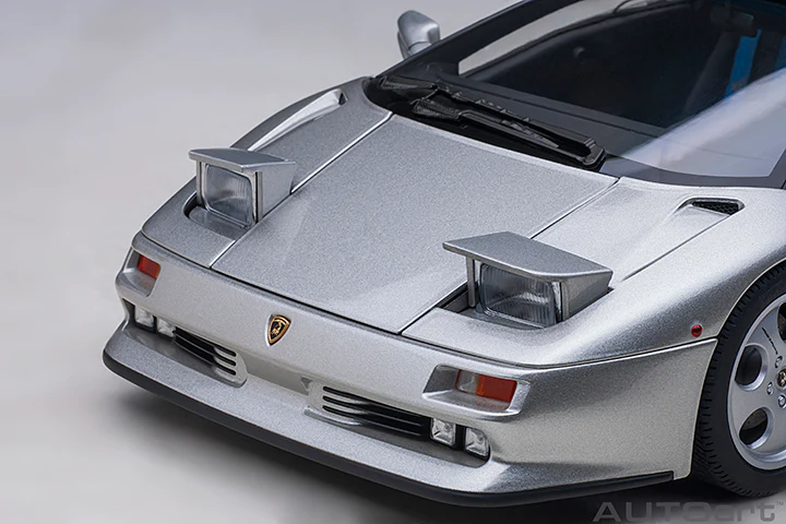 AUTOart 1995 Lamborghini Diablo SE30 Jota Titanio Silver 1:18 - Image 12