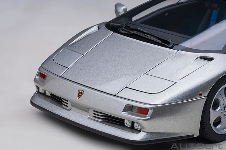 AUTOart 1995 Lamborghini Diablo SE30 Jota Titanio Silver 1:18 - Image 13