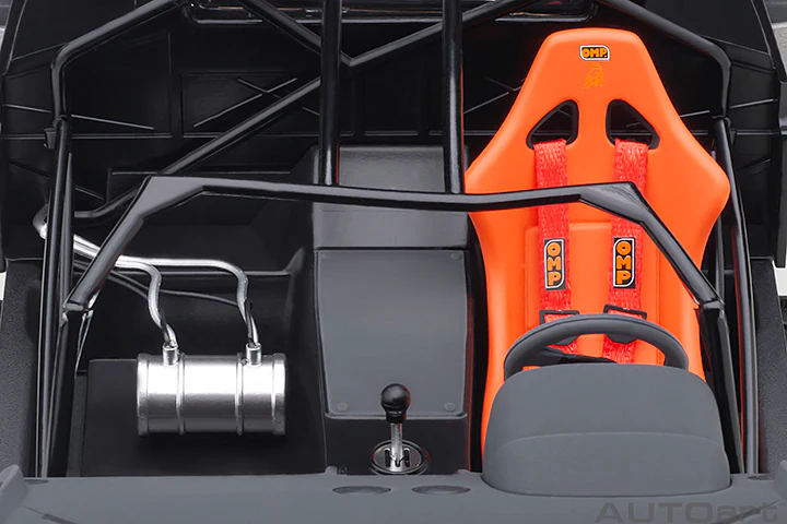 AUTOart Lamborghini Diablo SV-R Deep Black 1:18 - Image 13