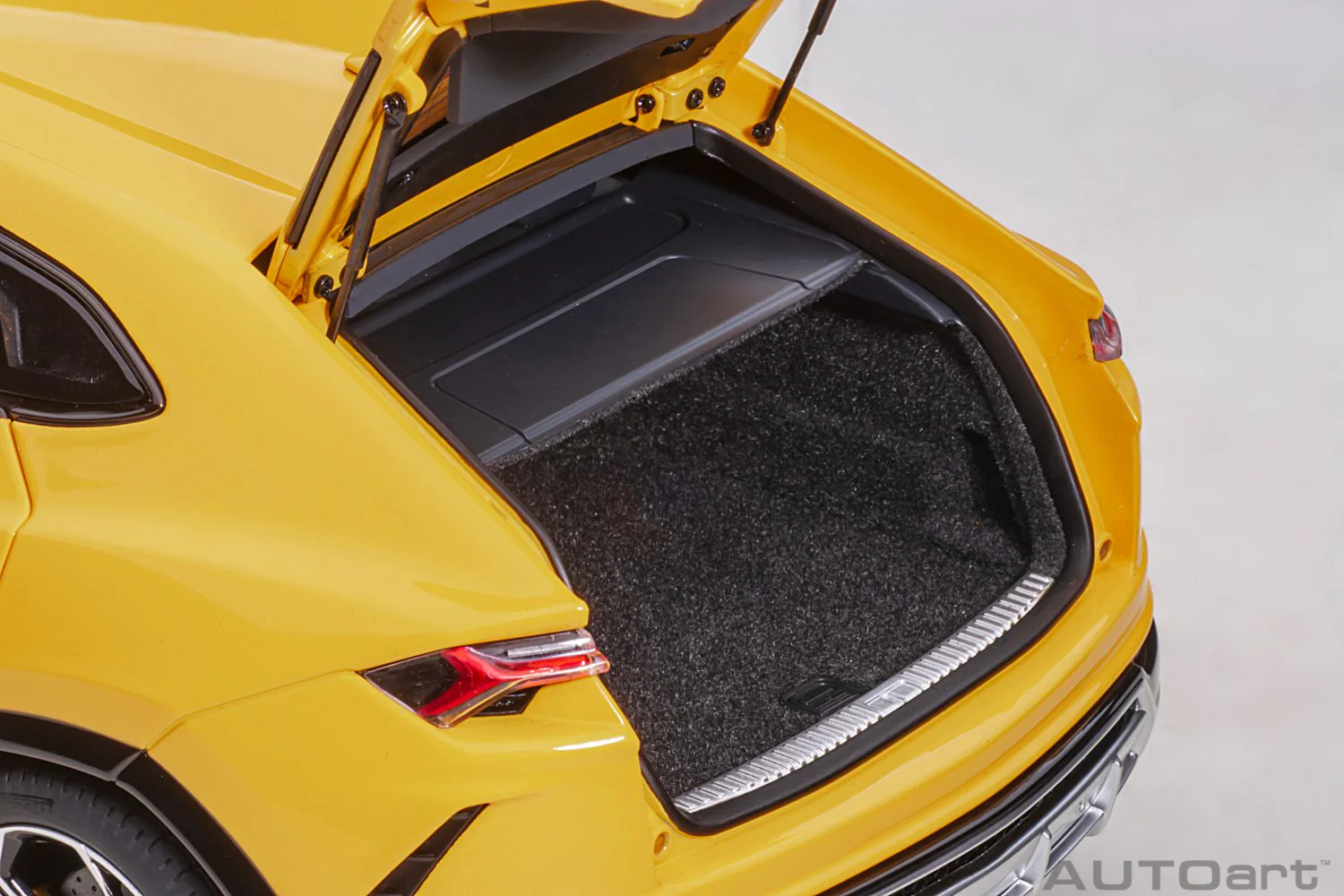 AUTOart Lamborghini Urus Giallo Auge (Yellow) 1:18 - Image 12